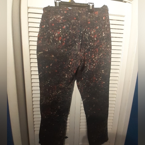 Gloria Vanderbilt Tapered Leg Floral Jeans - Picture 5 of 9
